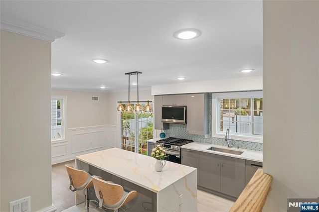 16 Coles Court, River Edge, NJ 07661