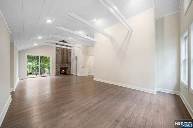 16 Coles Court, River Edge, NJ 07661