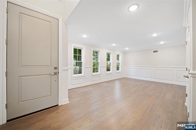 16 Coles Court, River Edge, NJ 07661