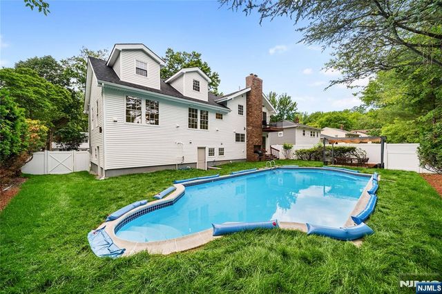 16 Coles Court, River Edge, NJ 07661