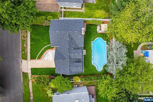 16 Coles Court, River Edge, NJ 07661