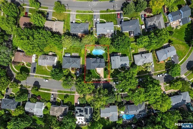16 Coles Court, River Edge, NJ 07661