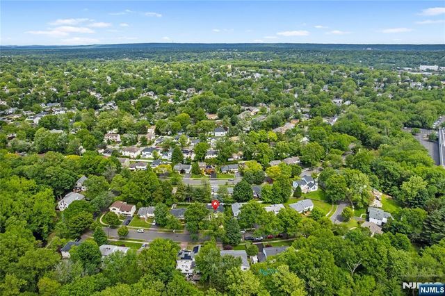 16 Coles Court, River Edge, NJ 07661