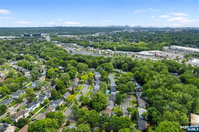 16 Coles Court, River Edge, NJ 07661