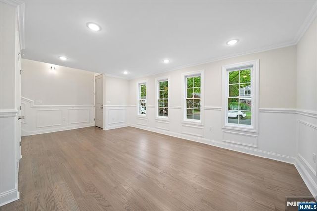 16 Coles Court, River Edge, NJ 07661
