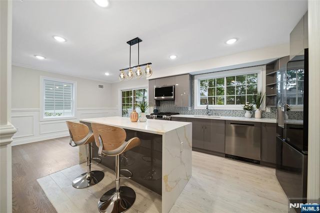 16 Coles Court, River Edge, NJ 07661