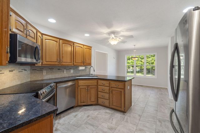 3981 W Greenwood Street, Springfield, MO 65807