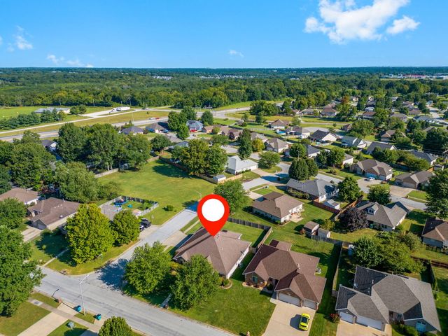 3981 W Greenwood Street, Springfield, MO 65807