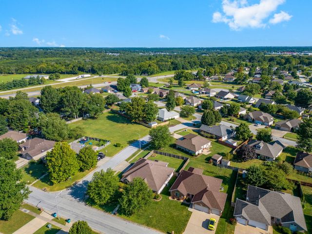 3981 W Greenwood Street, Springfield, MO 65807