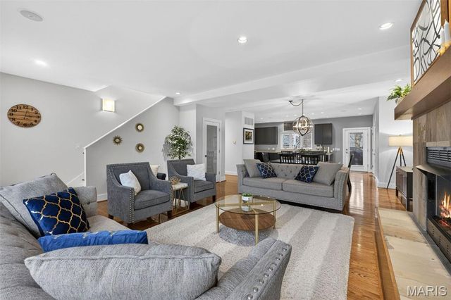 4242 Olive Street, St Louis, MO 63108