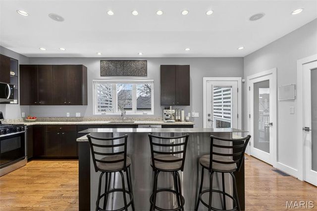 4242 Olive Street, St Louis, MO 63108