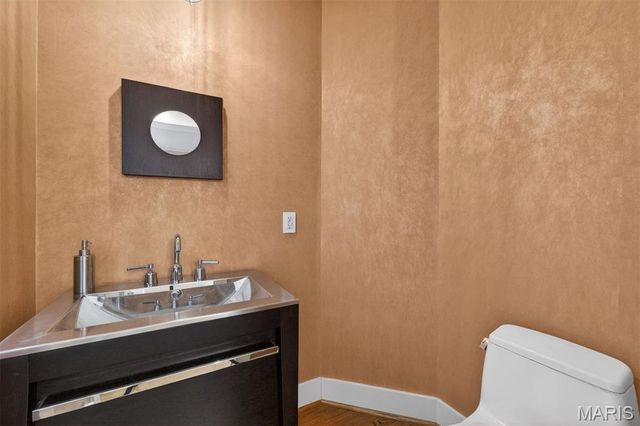 4242 Olive Street, St Louis, MO 63108