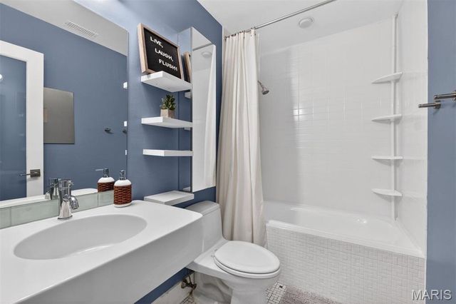 4242 Olive Street, St Louis, MO 63108