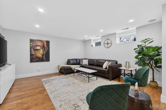 4242 Olive Street, St Louis, MO 63108