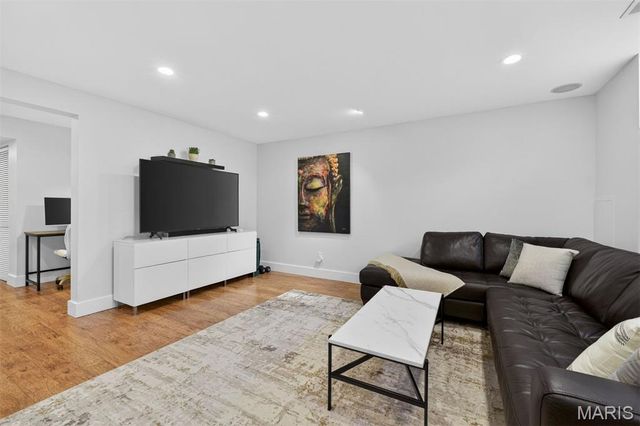 4242 Olive Street, St Louis, MO 63108