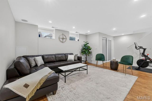 4242 Olive Street, St Louis, MO 63108