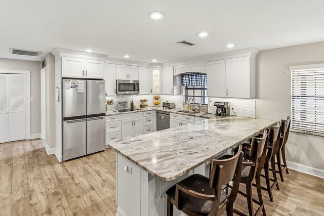 2018 HIGH GLEN COURT N., Lakeland, FL 33813