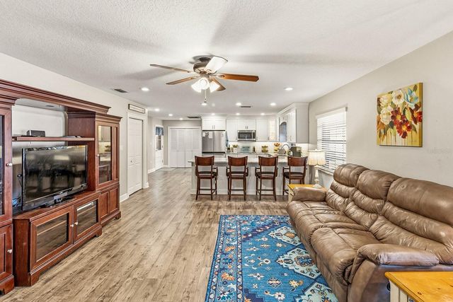 2018 HIGH GLEN COURT N., Lakeland, FL 33813