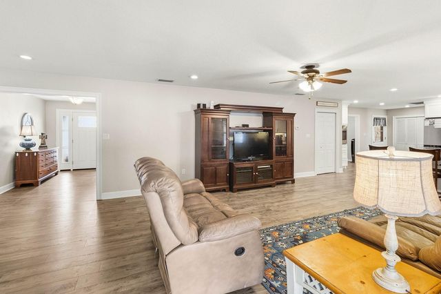 2018 HIGH GLEN COURT N., Lakeland, FL 33813