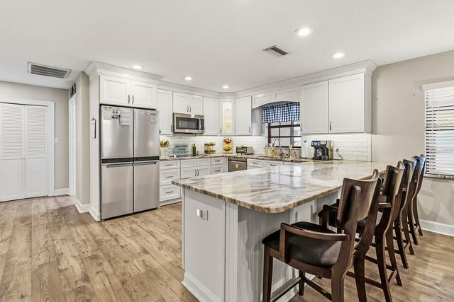 2018 HIGH GLEN COURT N., Lakeland, FL 33813