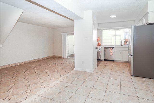 1963 Shorewood Drive, Grapevine, TX 76051