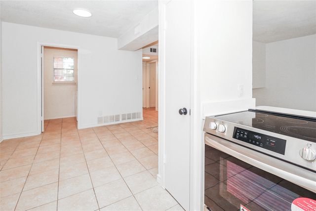 1963 Shorewood Drive, Grapevine, TX 76051