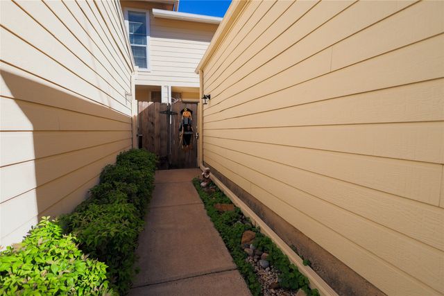 1963 Shorewood Drive, Grapevine, TX 76051