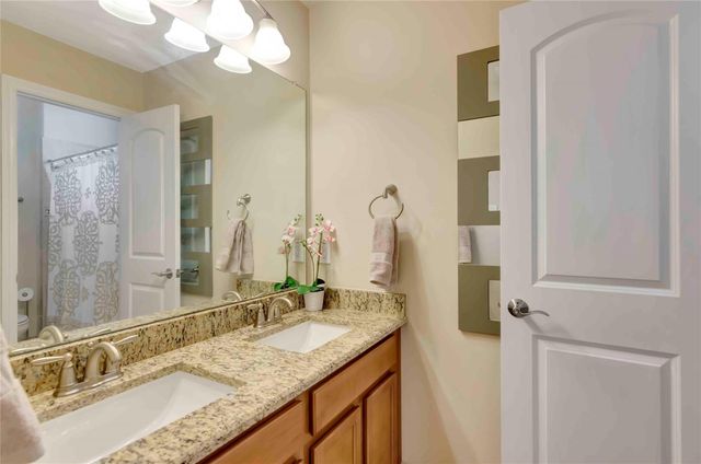 39 Wading Pond, The Woodlands, TX 77375