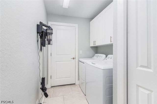 1702 SE 1st TER, Cape Coral, FL 33990