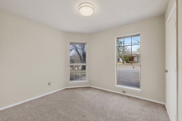 948 Carom Way, Dallas, TX 75217