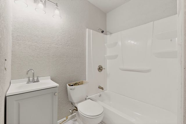 948 Carom Way, Dallas, TX 75217