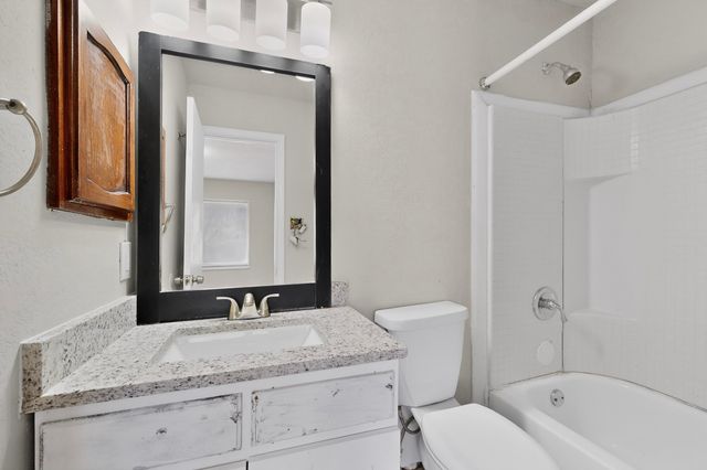 948 Carom Way, Dallas, TX 75217