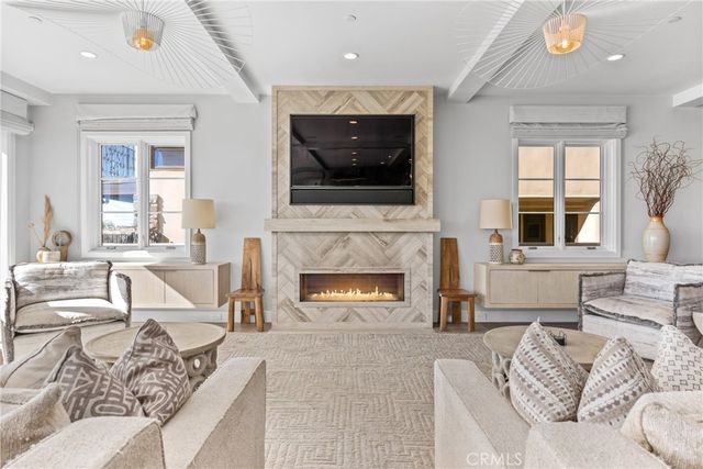 1215 E Balboa, Newport Beach, CA 92661
