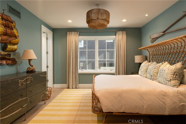 1215 E Balboa, Newport Beach, CA 92661