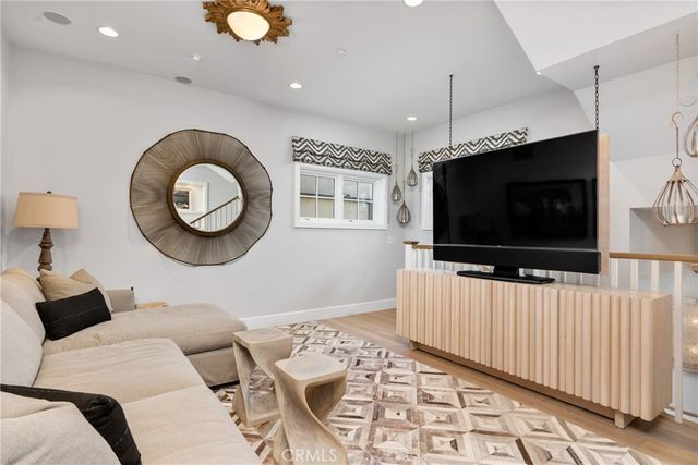 1215 E Balboa, Newport Beach, CA 92661