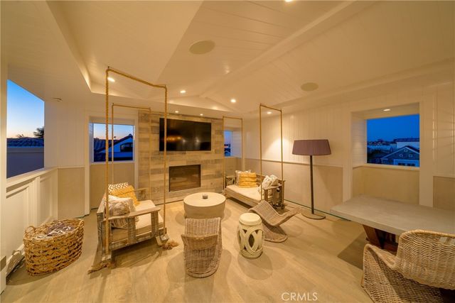 1215 E Balboa, Newport Beach, CA 92661