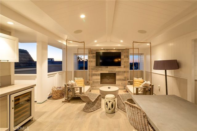 1215 E Balboa, Newport Beach, CA 92661