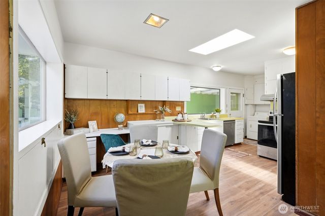 17056 26th Avenue NE, Lake Forest Park, WA 98155