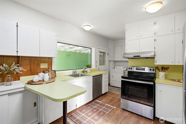 17056 26th Avenue NE, Lake Forest Park, WA 98155