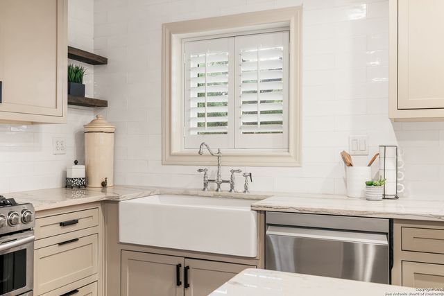 90 Mossy Cup, Shavano Park, TX 78231