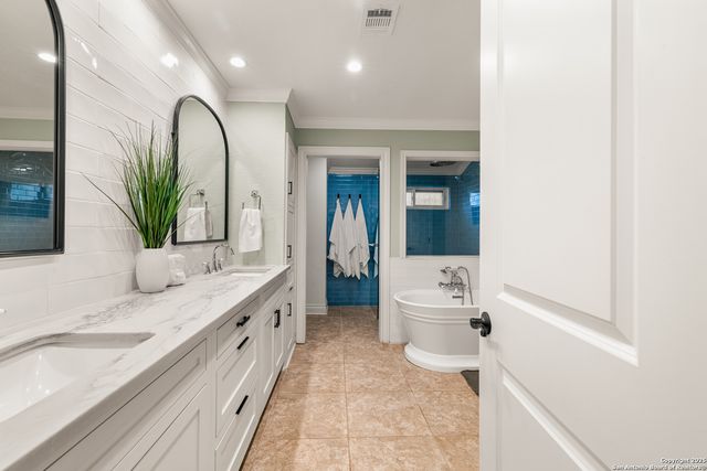 90 Mossy Cup, Shavano Park, TX 78231