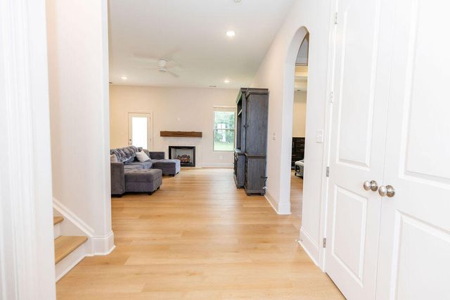 904 Shelburne Way, Nicholasville, KY 40356