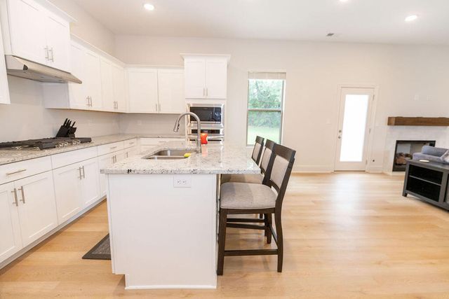 904 Shelburne Way, Nicholasville, KY 40356