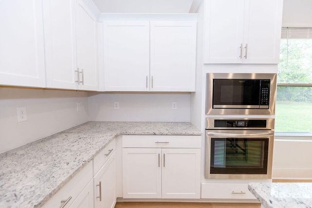 904 Shelburne Way, Nicholasville, KY 40356