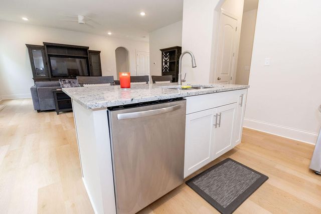 904 Shelburne Way, Nicholasville, KY 40356