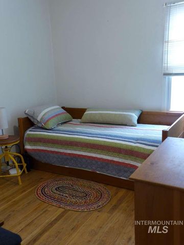 1224 N Michigan Ave, Caldwell, ID 83605