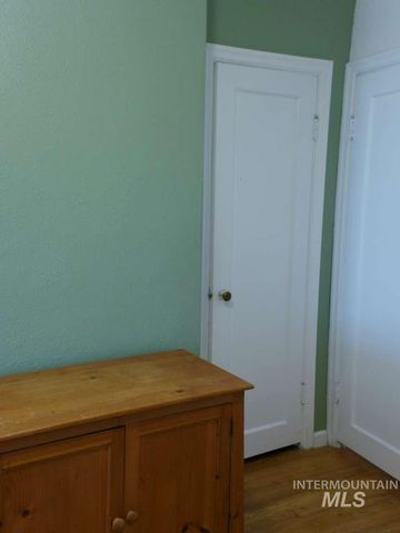 1224 N Michigan Ave, Caldwell, ID 83605