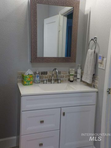 1224 N Michigan Ave, Caldwell, ID 83605