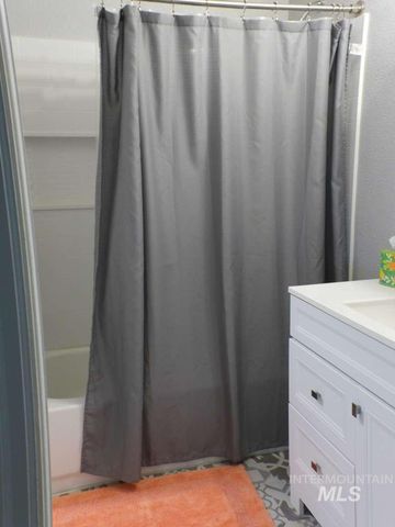 1224 N Michigan Ave, Caldwell, ID 83605