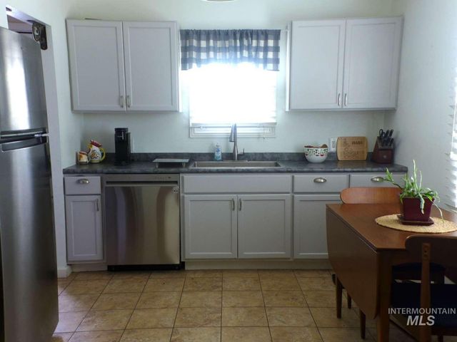 1224 N Michigan Ave, Caldwell, ID 83605